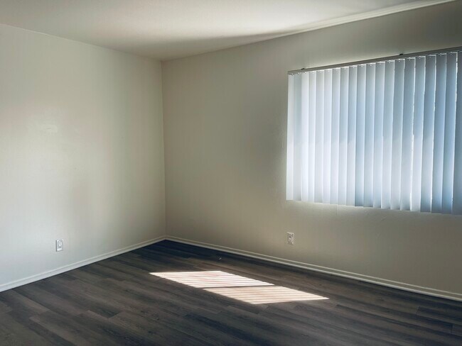 Foto del edificio - 6442 Rostrata Ave