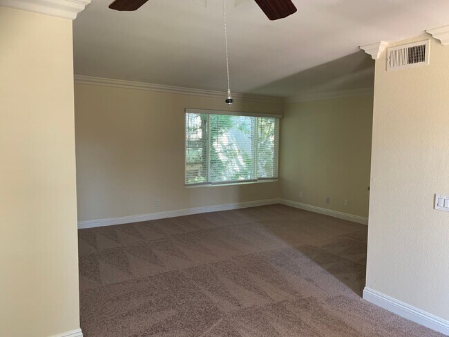 Foto del edificio - 1 Bedroom 1Bathroom Burbank Condo! Ready for Move-In!