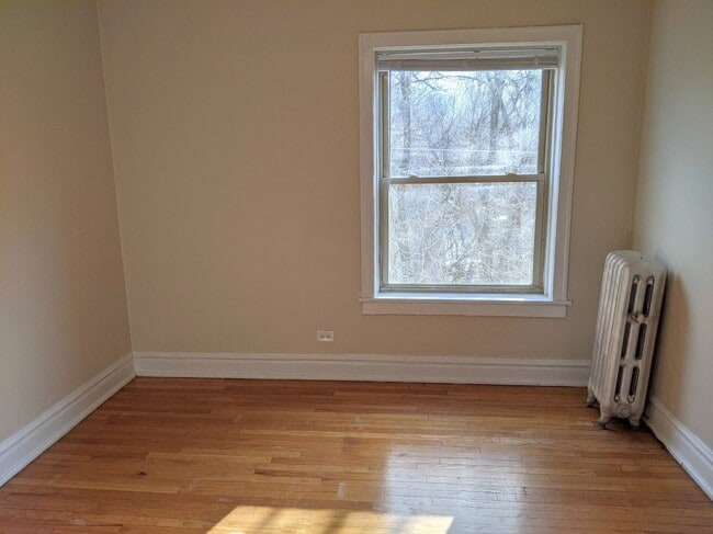 Building Photo - 908 Reba Pl