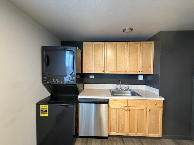 Building Photo - 16 N Broadway St