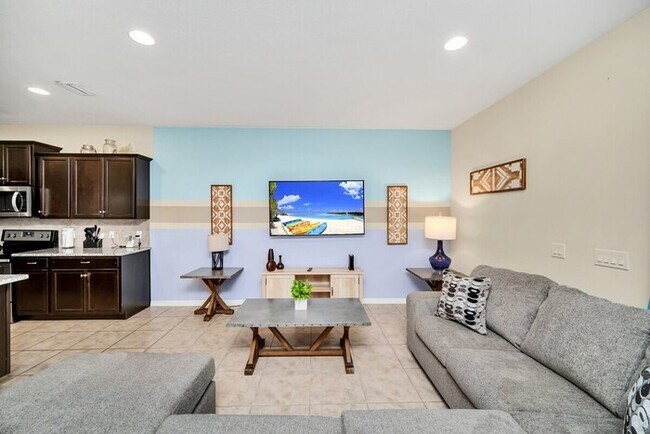 Building Photo - 8805BC  Amazing Luxury 9Br Villa With Lake...