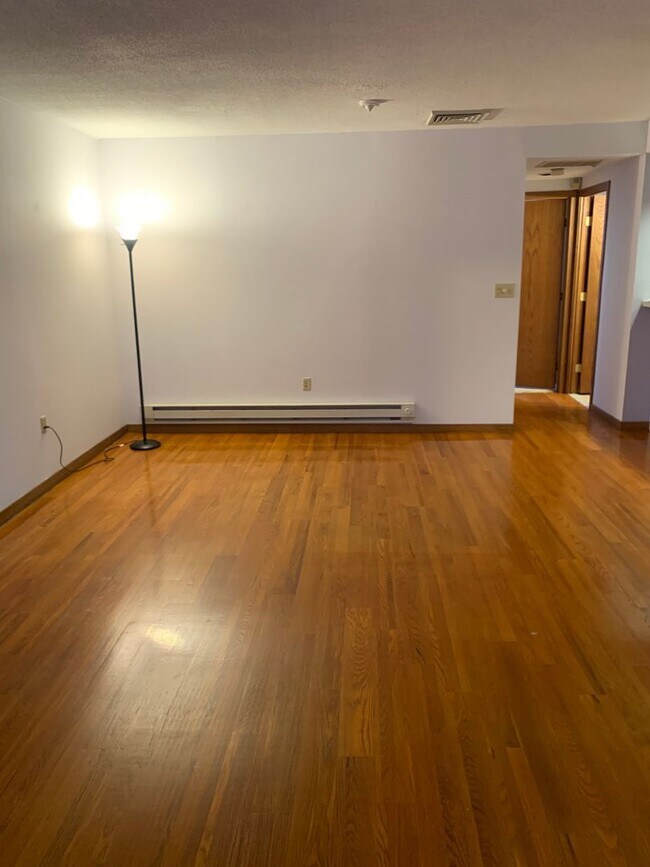 Building Photo - 20 Parkman St