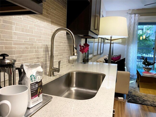 Foto del edificio - 10402 Town and Country Way
