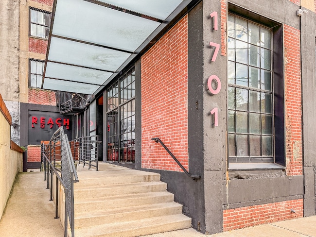 Building Photo - 1701 Tulip St