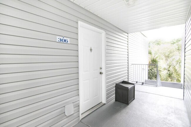Building Photo - 2504 Grassy Point Dr