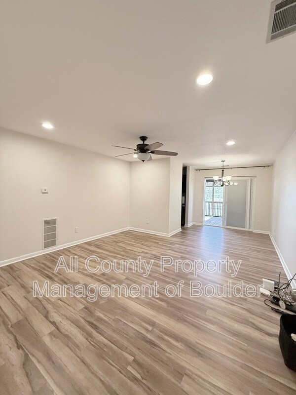 Foto del edificio - 1576 Bradley Dr