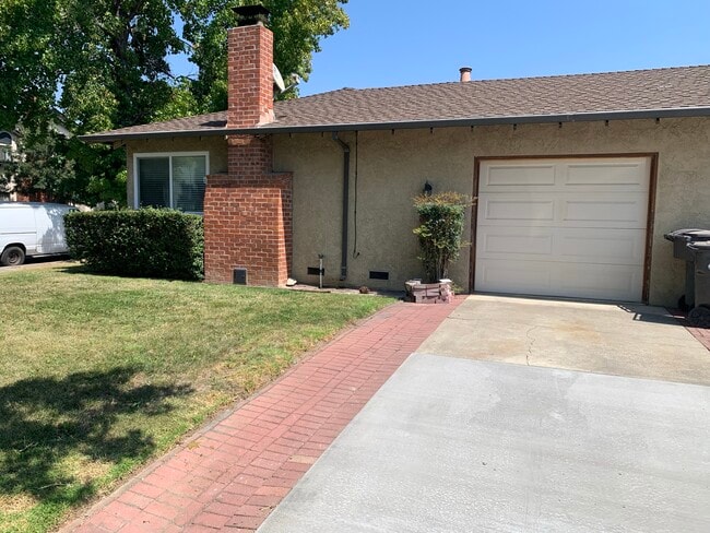 Building Photo - 790 Gale Dr