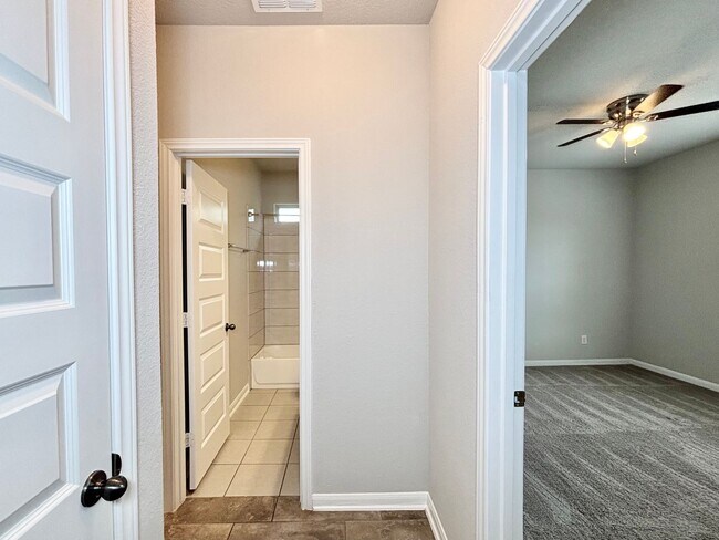Foto del edificio - 4 Bedroom Home with Pool in Kinder Ranch!