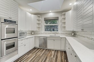 Building Photo - 15807 Fleetwood Oaks Dr