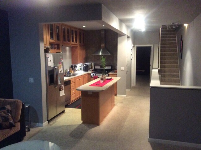Kitchen - 405 Harriet Ln