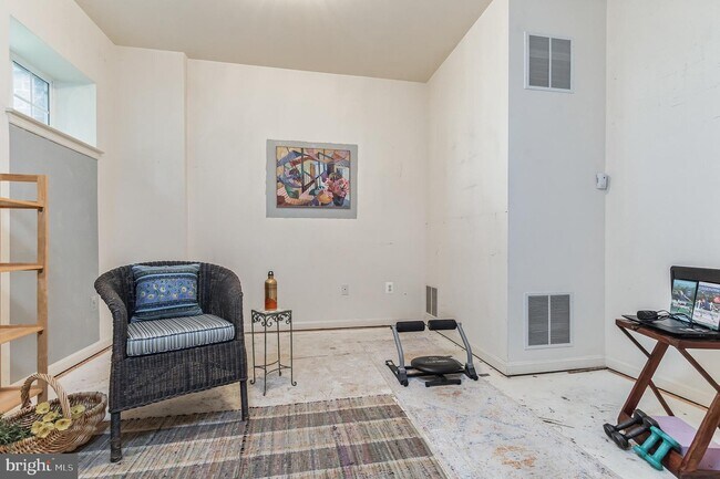 Building Photo - 13012 Town Commons Dr