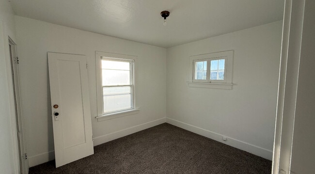 Building Photo - 871 N 700 E