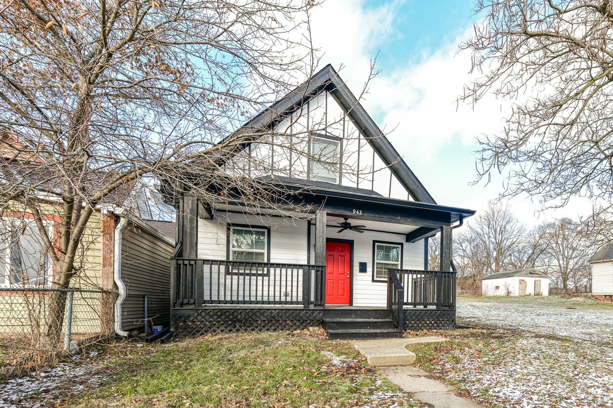 Photo - 942 W 27th St