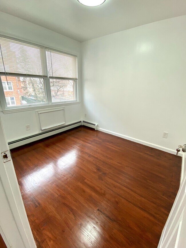 Office space - 8492 127th St