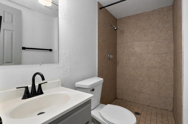 Building Photo - 21 Larue St