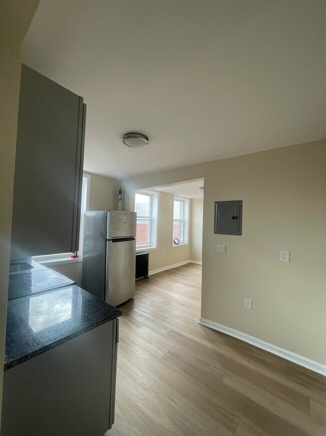 Foto del edificio - 5616 Hudson Ave