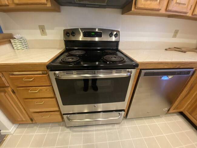 Building Photo - Furnished 2 bed, 2 bath Condo