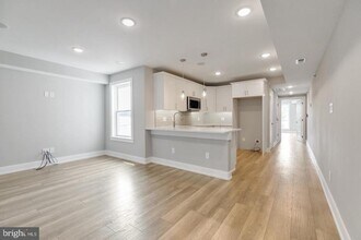 Building Photo - 419 W Cumberland St