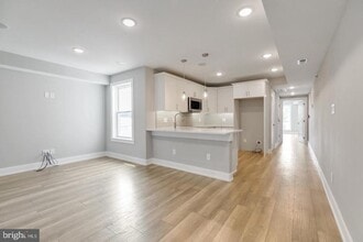 Building Photo - 419 W Cumberland St