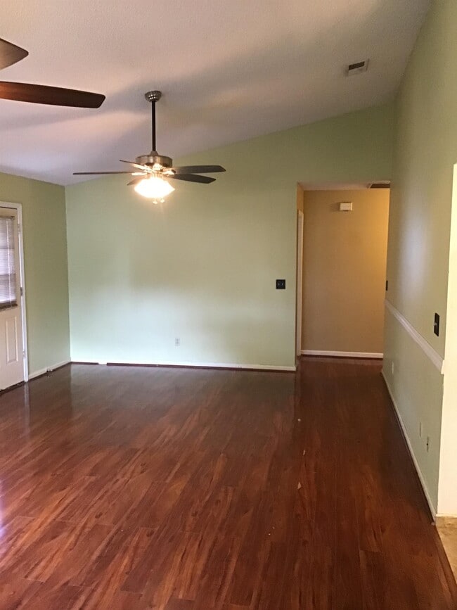 Building Photo - 13 Shayna Dr