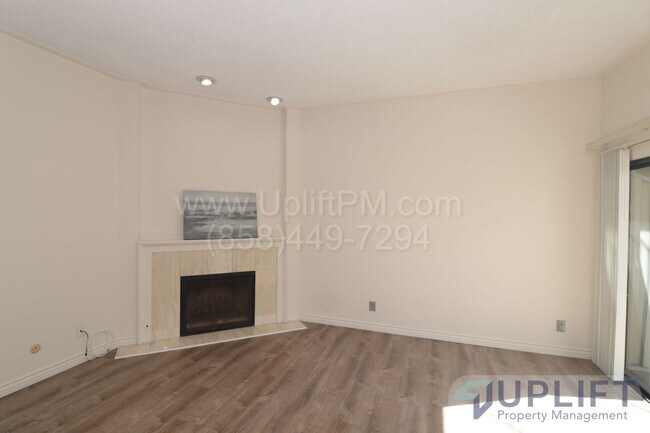 Building Photo - 2 bed, 2 Bath Condo with Community Pool