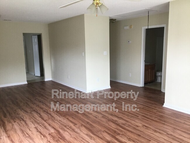 Foto del edificio - 1045 Cherry Meadow Ln
