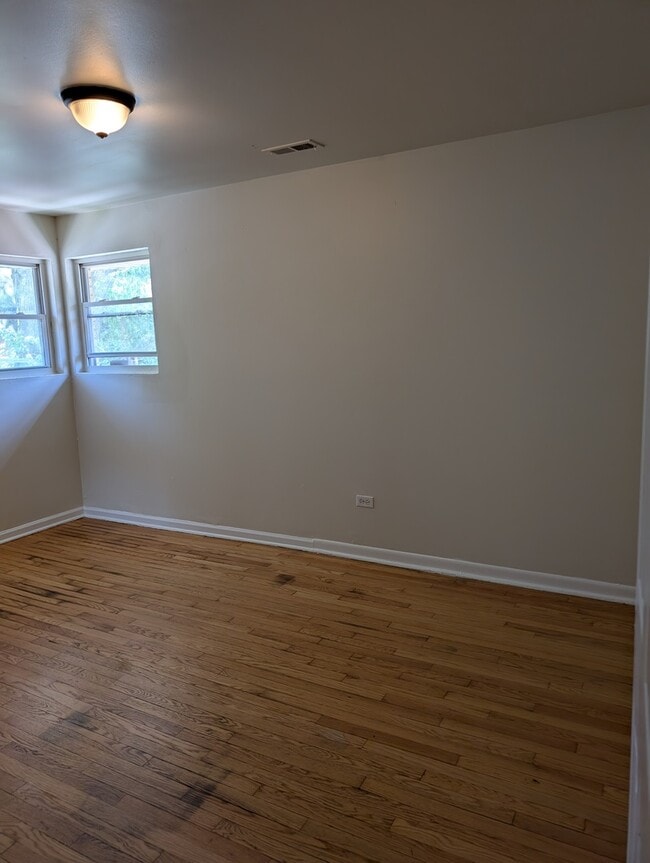 Foto del edificio - 1047 E 80th St