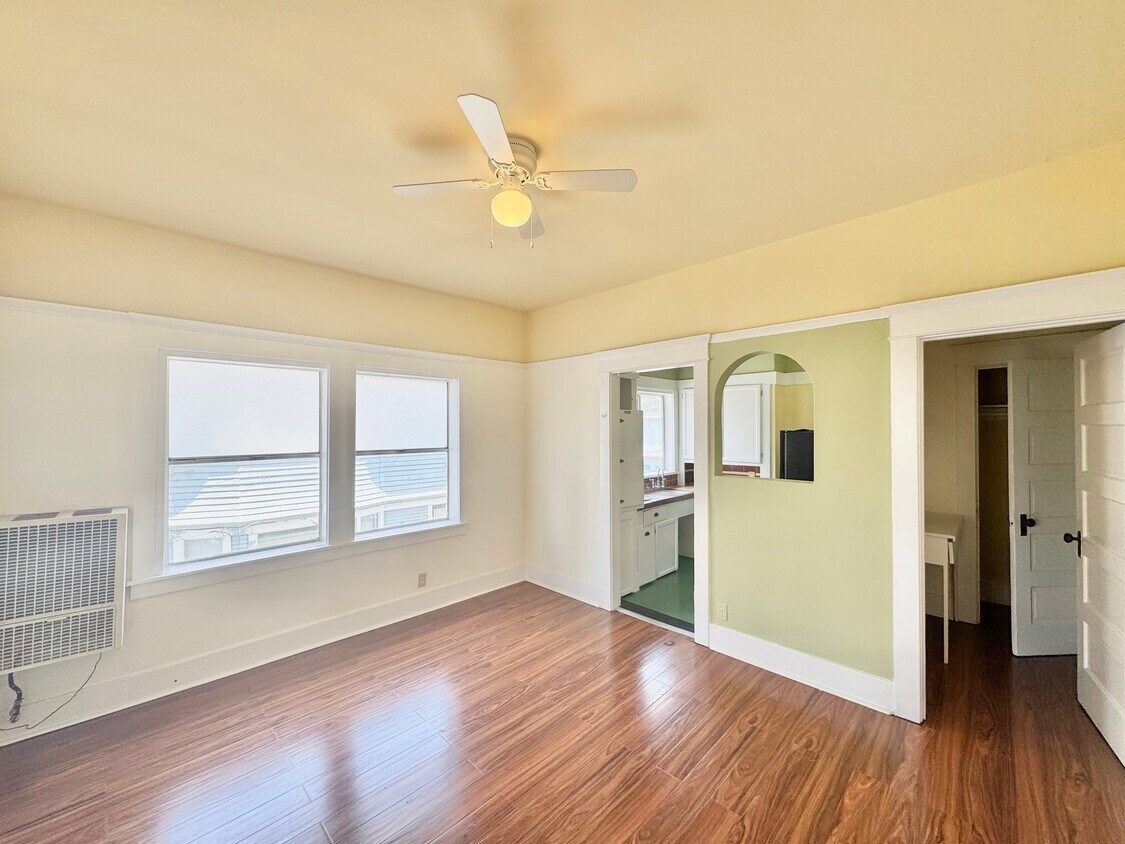 Foto principal - 1032 Albany St