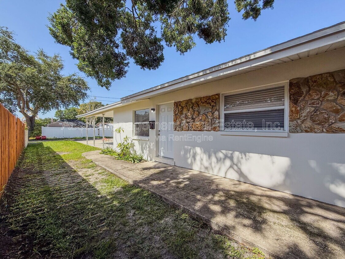 Foto principal - 474 93rd Ave N