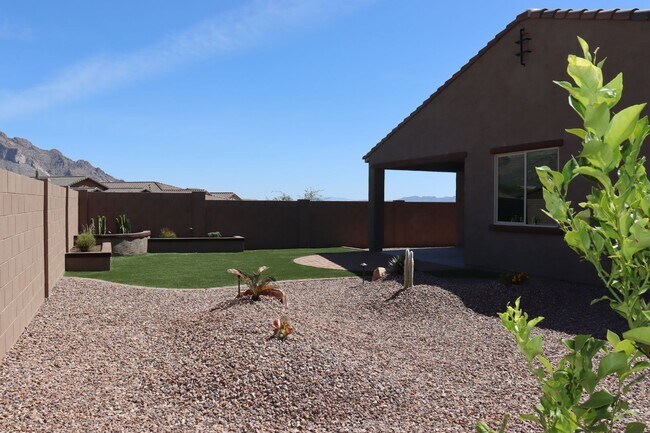 Building Photo - 4 Bedroom 3 Bathroom