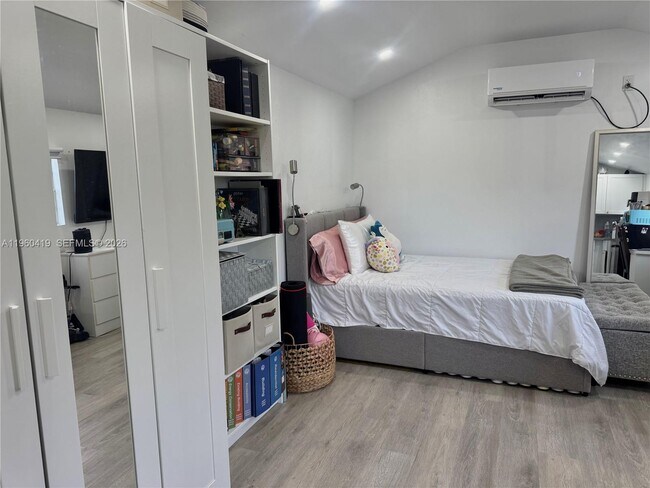 Foto del edificio - 10800 NW 22nd Ct