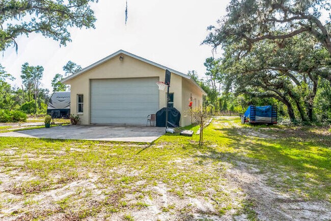 Building Photo - Lease to Luxe: Get Your Slice of Paradise ...