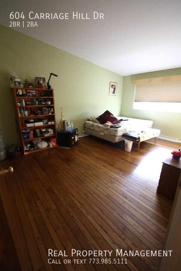 Foto del edificio - 604 Carriage Hill Dr