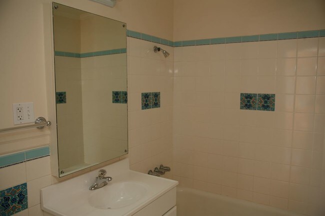 Building Photo - 2500 Chestnut Street 2