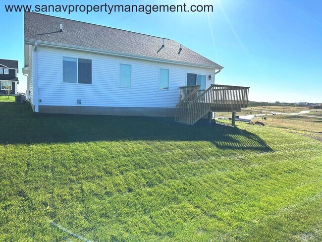 Building Photo - Stunning Single Family Home in Norwalk!