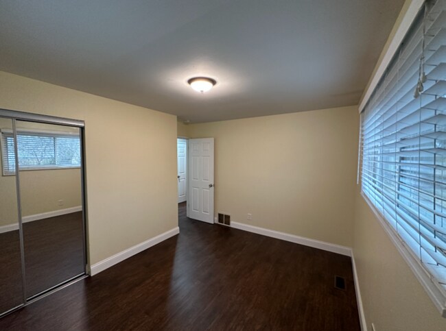 Building Photo - Adorable 3-Bedroom Home with Modern Comfor...