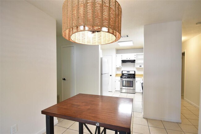 Building Photo - 5700 Encinal Cove