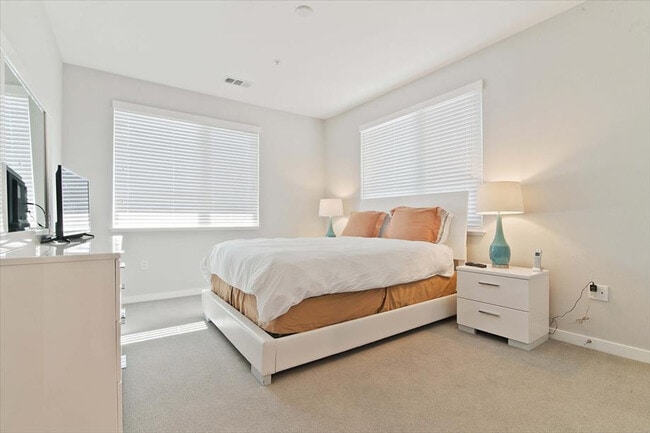 Foto del edificio - 375 Camino De La Reina