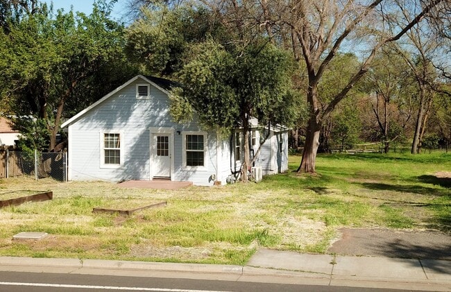 Building Photo - 2044 Humboldt Rd