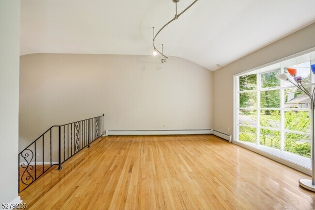Building Photo - 126 Sagamore Dr