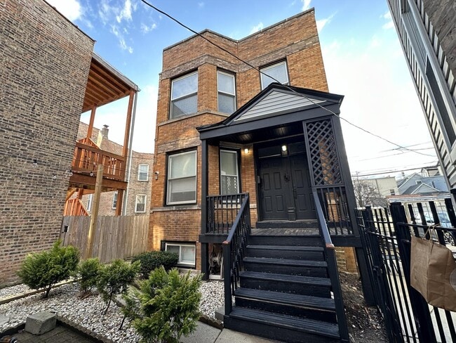 Building Photo - 2630 N Fairfield Ave