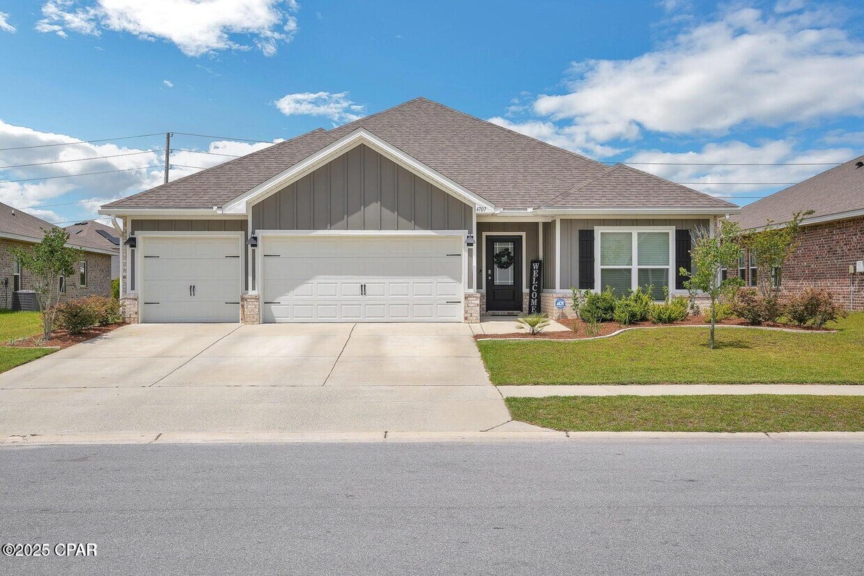Foto principal - 4707 Rosemary St