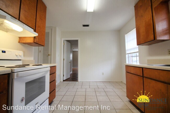 Building Photo - 3 br, 1 bath House - 17 Temple Avenue SW