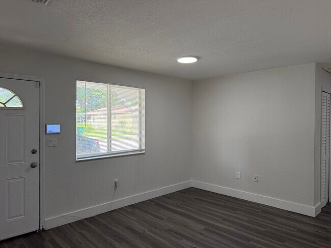 Foto del edificio - 580 NW 58th St