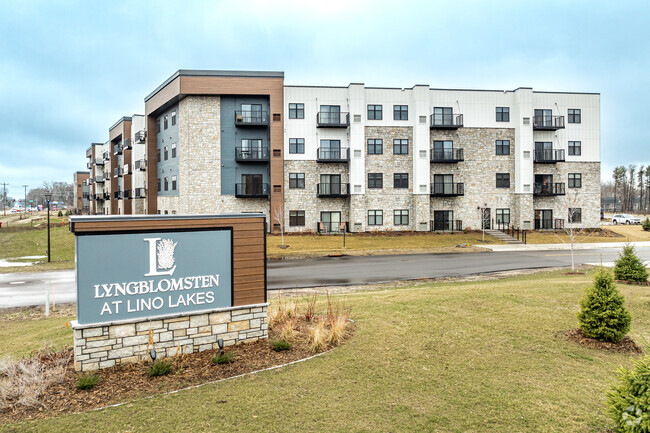 Entrance Sign - Lyngblomsten At Lino Lakes