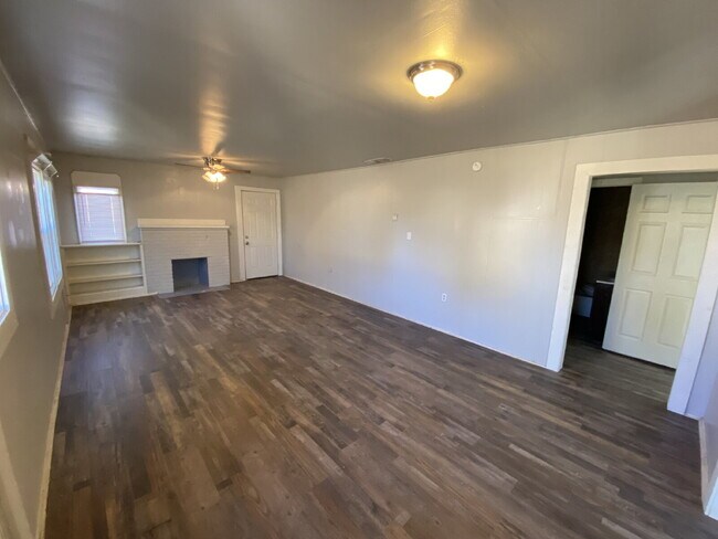 Foto del edificio - Spacious 2 Bed 1 Bath!