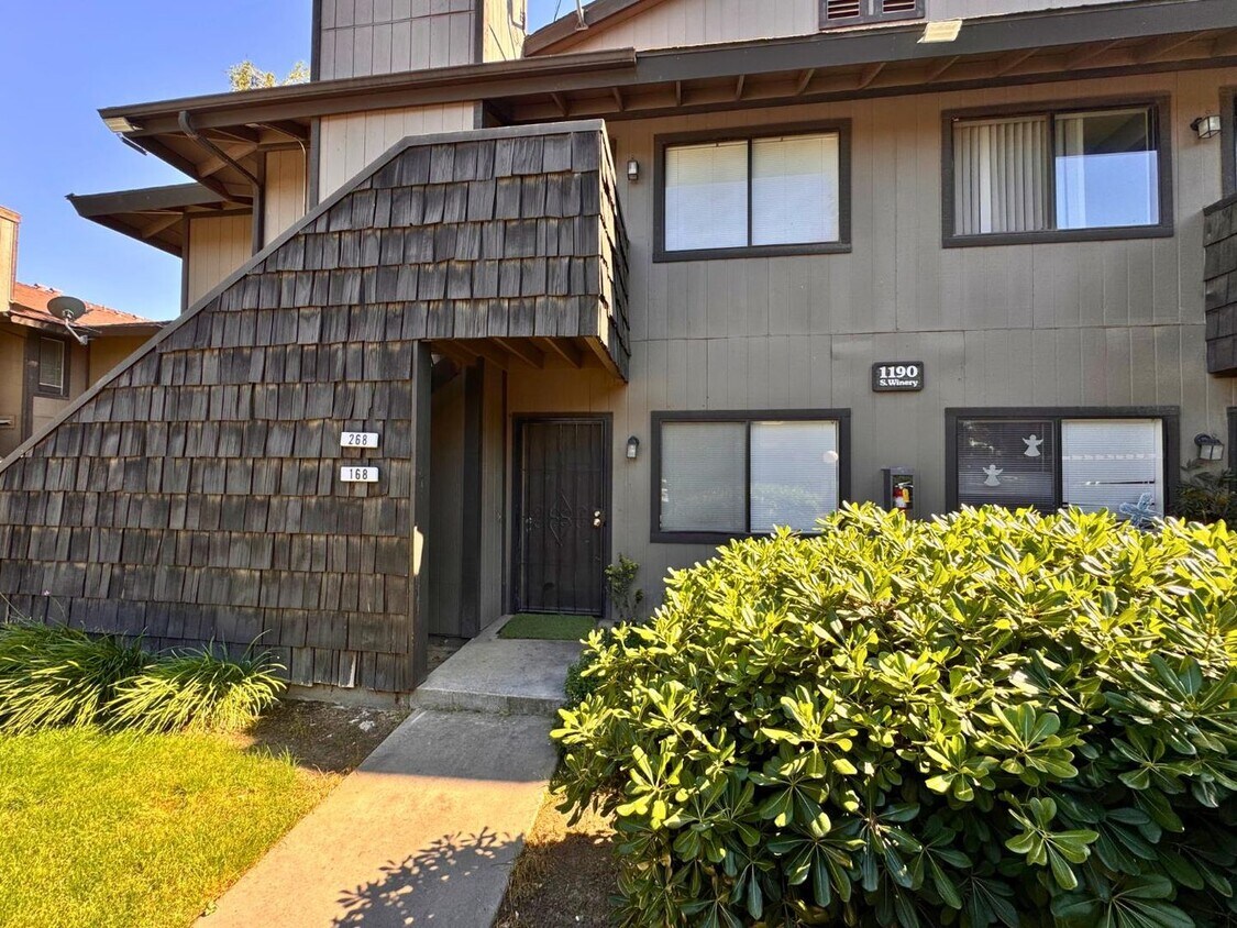 Foto principal - Fully Remodeled Sunnyside 2/1 in Ranchwood...