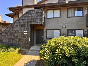 Building Photo - 1190 S Winery Ave