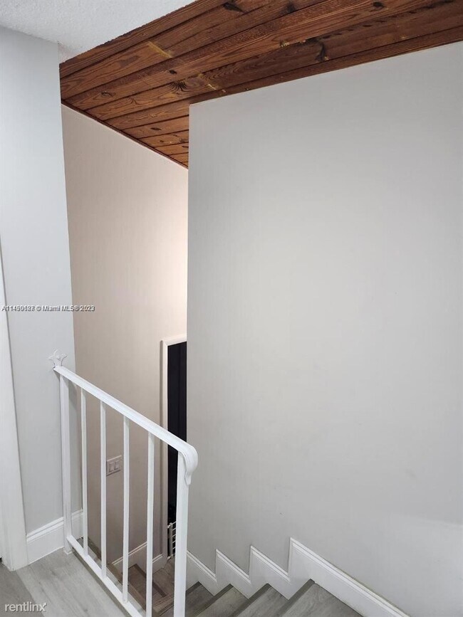 Building Photo - 3 br, 3 bath House - 4004 W 10th Ct