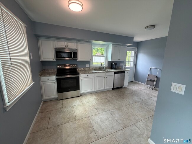 Building Photo - 61 Park Cir